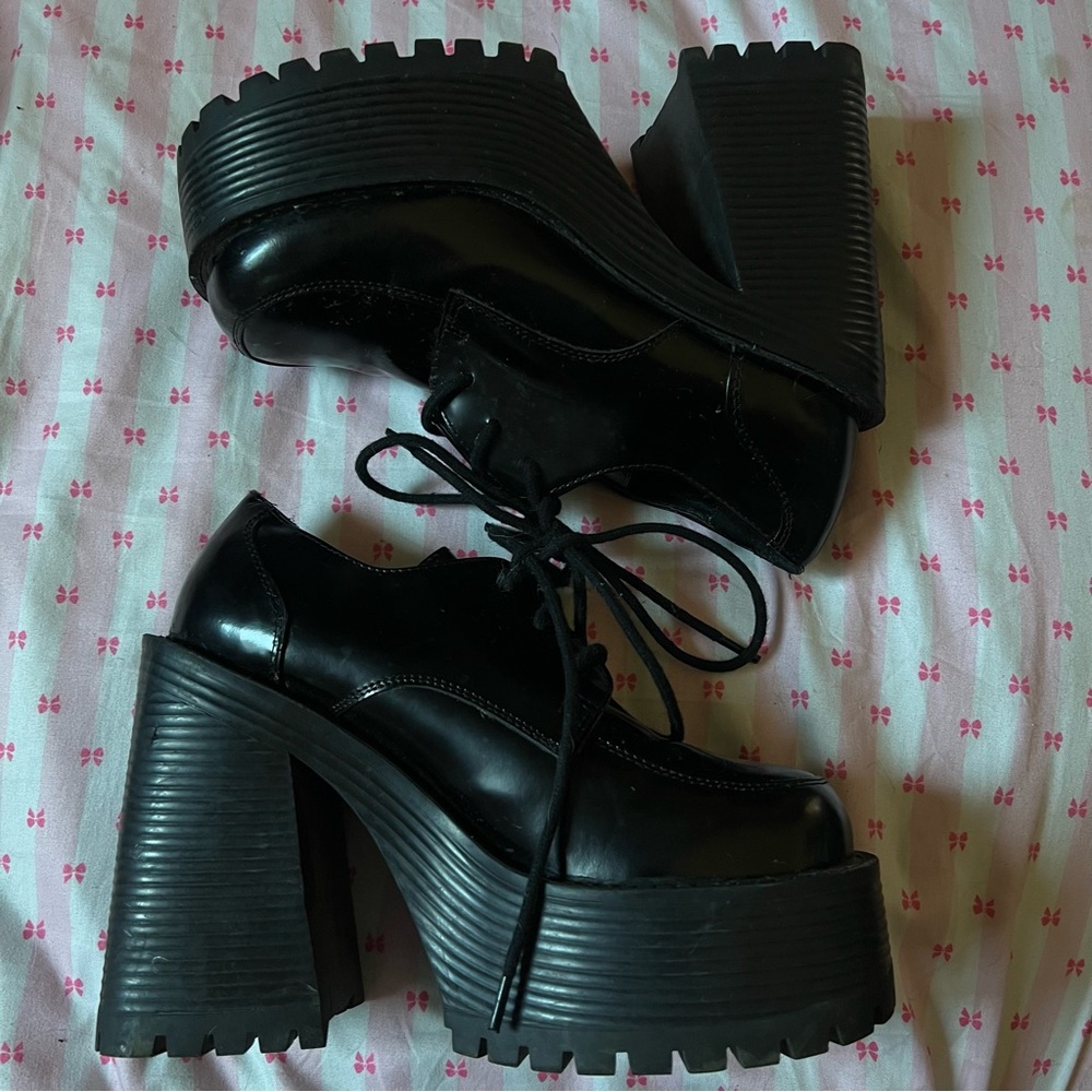 UNIF Des Shoes